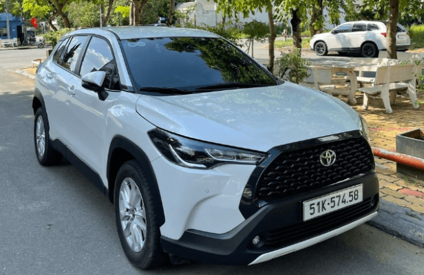 TOYOTA CROSS